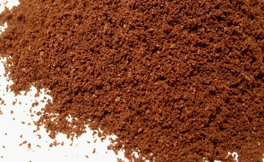 bột cà phê nguyên chất rất khô và tơi xốp