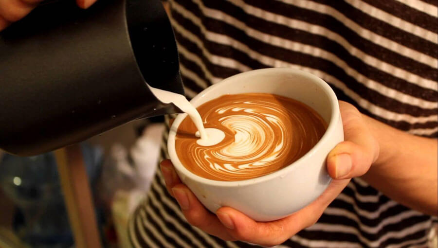 Cách pha cafe latte khong dùng máy