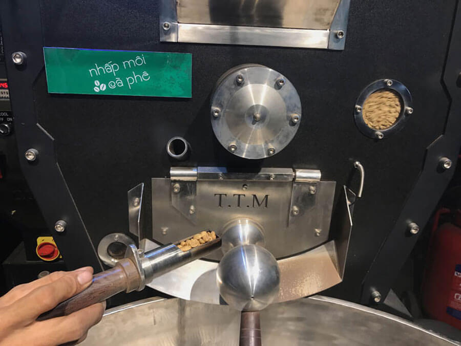quy trình rang xay cà phê nguyên chất tại nhấp môi cafe